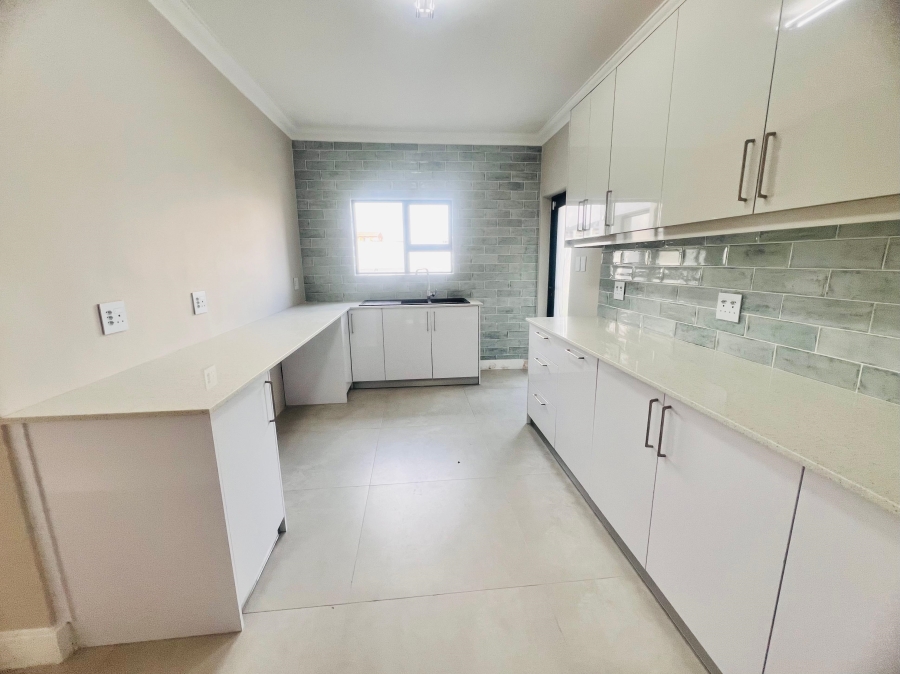 5 Bedroom Property for Sale in Myburgh Park Western Cape